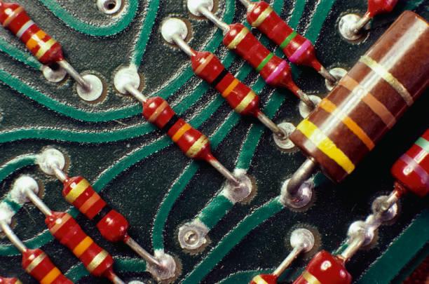 Šaka vintage ugljeničnih kompozitnih otpornika